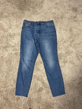 Classic Mid-Blue Women’s High-Rise Skinny Jeans
